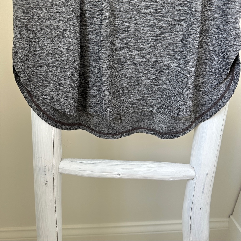 Reebok Heathered Gray Athleisure Short Sleeve Top Size Small - Picture 4 of 8